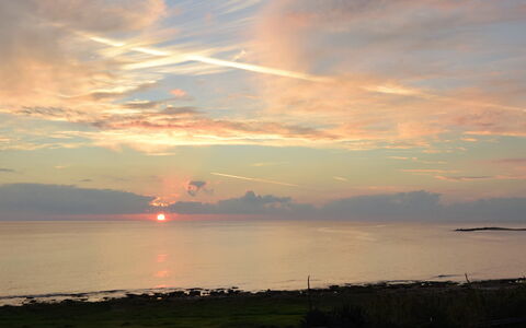 Il Favollo: Himmel, Wolke, Horizont, Daytime, Wasservorräte, Afterglow, Sonnenuntergang, Dämmerung, Orange
