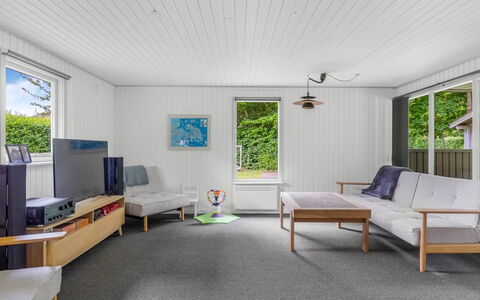Elif - 200M from the Sea: Flooring, Interior Design, Fussboden, Holz, Möbel, Decke, Couch, Wohnzimmer, Holzboden, Zimmer