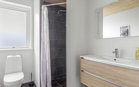 Anabel - 800M from the Sea: Flooring, Fussboden, Armatur, Badezimmer, Sinken, Interior Design, Badezimmerschrank, Bad Sink, Installation, Toilette