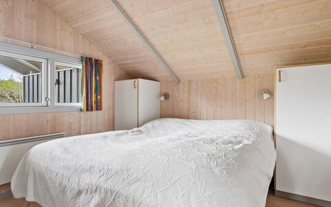 Algeth - 2.5Km from the Sea: Holz, Schlafzimmer, Decke, Fussboden, Bett, Interior Design, Zuhause, Flooring, Bettdecke, Zimmer