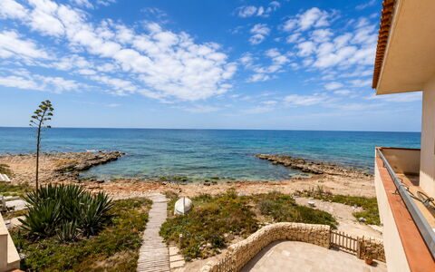 La Casa in Riva al Mare: Blau, Gewässer, Küste, Horizont, Küsten Und Ozeanische Forms, Meer, Strand, Ufer, Sommer, Landschaft