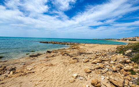 La Casa in Riva al Mare: Blau, Himmel, Wasser, Gewässer, Küste, Strand, Horizont, Küsten Und Ozeanische Forms, Meer, Ufer