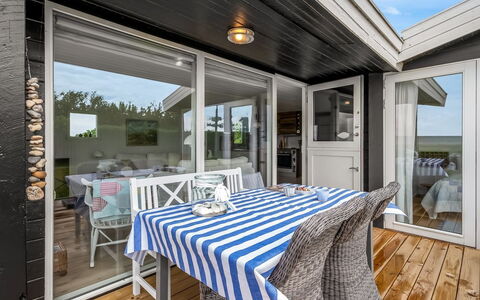 Gustav - 50M from the Sea: Holz, Zuhause, Möbel, Tür, Deck, Veranda, Hütte, Hartholz, Stuhl, Holzbeize