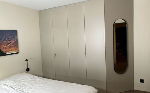 Casa Partnun 4-3: Wand, Interior Design, Schlafzimmer, Flooring, Holz, Fussboden, Möbel, Bett, Beleuchtung, Decke