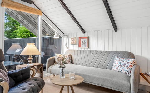 Ragnborg - 700M from the Sea: Möbel, Interior Design, Flooring, Holz, Couch, Fussboden, Decke, Textil, Wohnzimmer, Beleuchtung