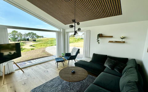 Theodora - 600M from the Sea: Decke, Wohnzimmer, Holzboden, Hartholz, Planke, Couch, Penthouse