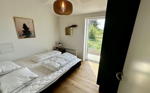 Theodora - 600M from the Sea: Wand, Schlafzimmer, Interior Design, Bett, Holz, Fussboden, Möbel, Flooring, Bettdecke, Decke