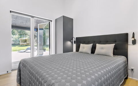 Theodora - 600M from the Sea: Bett, Schlafzimmer, Interior Design, Möbel, Flooring, Bedding, Bettdecke, Fussboden, Linens, Decke