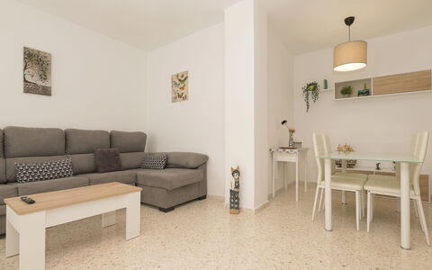Luma: Möbel, Interior Design, Flooring, Fussboden, Holz, Zimmer, Couch, Wohnzimmer, Decke, Tabelle