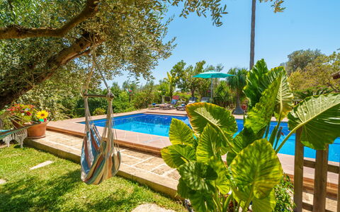 Cas Pobler: Blau, Schwimmbad, Resort, Garten, Gartenmöbel, Eco Hotel, Freizeit, Schatten, Landscaping, Hinterhof