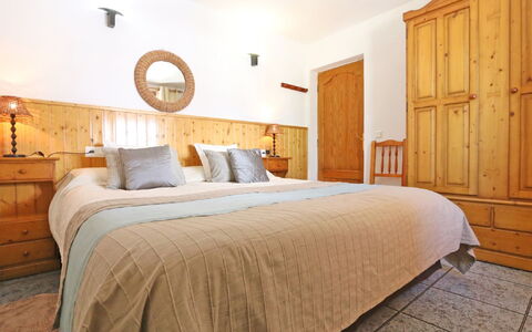 Cas Pobler: Möbel, Bett, Interior Design, Schlafzimmer, Holz, Decke, Bettdecke, Bedding, Flooring, Fussboden