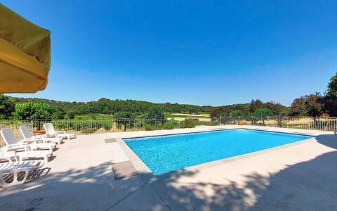 Chateau Payan: Blau, Wasser, Baum, Schwimmbad, Gartenmöbel, Landscaping, Thermae, Resort, Ferienort, Eco Hotel