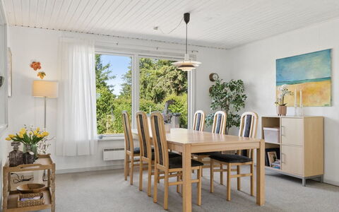 Velena - 150M from the Sea: Möbel, Interior Design, Flooring, Holz, Fussboden, Tabelle, Decke, Esszimmer, Stuhl, Küche & Esszimmer Tisch