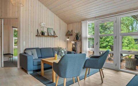 Eikka - from the Sea: Flooring, Interior Design, Möbel, Holz, Fussboden, Holzboden, Couch, Wohnzimmer, Decke, Zimmer