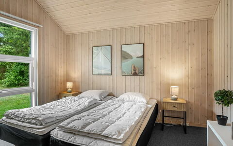 Eikka - from the Sea: Schlafzimmer, Holz, Bett, Interior Design, Bettdecke, Fussboden, Flooring, Bedding, Decke, Bettrahmen