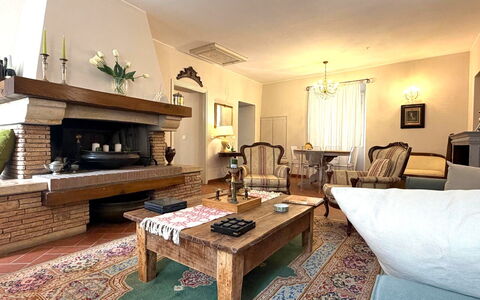 La Dimora del Leone: Möbel, Interior Design, Flooring, Holz, Couch, Fussboden, Tabelle, Wohnzimmer, Decke, Zimmer