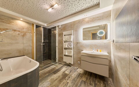 Rokytnice Nad Jizerou 2: Flooring, Fussboden, Interior Design, Armatur, Decke, Badezimmer, Installation, Zapfhahn, Sinken, Zimmer