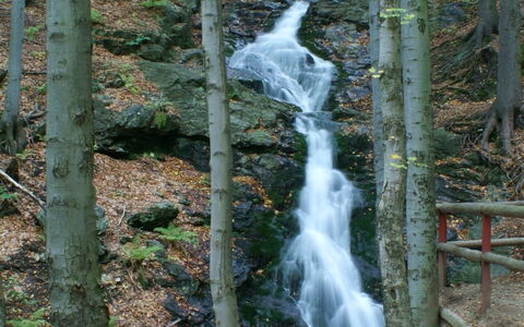 Rokytnice Nad Jizerou 2: Wasservorräte, Wasser, Gewässer, Natur, Blatt, Natürlichen Umgebung, Natürliche Landschaft, Wasserfall, Ast, Vegetation
