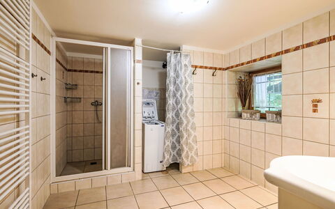 U Tří Medvědů: Flooring, Fussboden, Interior Design, Decke, Zimmer, Armatur, Wohnung, Installation, Fliese, Badezimmer
