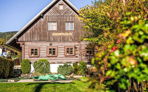 U Tří Medvědů: Haus, Hütte, Garten, Bauernhaus, Garten, Abstellgleis, Landscaping, Hinterhof