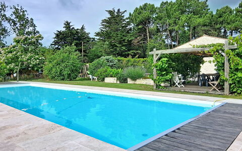 Mouleron: Balkon, Villa