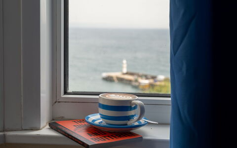 Smugglers View: Kaffeetasse, Geschirr, Tasse, Servierware, Drinkware, Meer, Dishware, Teetasse