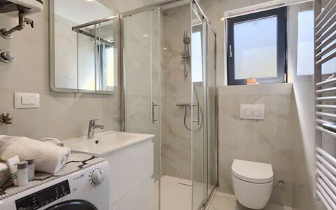Pula 192: Interior Design, Flooring, Armatur, Fussboden, Badezimmer, Sinken, Zapfhahn, Badezimmerschrank, Zimmer, Installation