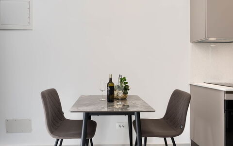 Pula 192: Möbel, Interior Design, Flooring, Holz, Fussboden, Tabelle, Küche & Esszimmer Tisch, Esszimmer, Wohnzimmer, Stuhl