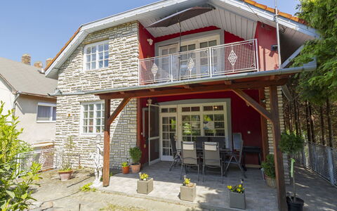 Luca: Balkon, Villa