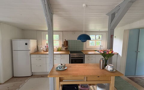 Nis - 1.4Km from the Sea: Möbel, Flooring, Interior Design, Fussboden, Countertop, Küche, Holz, Decke, Light Fixture, Cabinetry