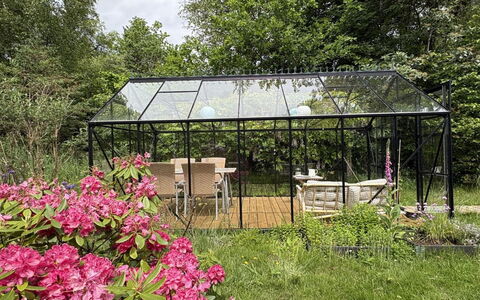 Nis - 1.4Km from the Sea: Garten, Schatten, Outdoor Struktur, Plantage, Landscaping, Gazebo, Garten, Design, Rasen