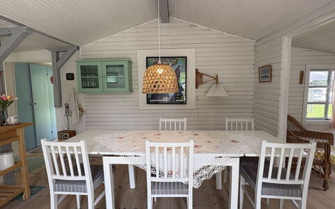 Nis - 1.4Km from the Sea: Möbel, Interior Design, Holz, Decke, Flooring, Fussboden, Tabelle, Stuhl, Esszimmer, Küche & Esszimmer Tisch