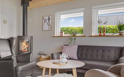 Femija - 50M from the Sea: Möbel, Interior Design, Flooring, Holz, Fussboden, Wohnzimmer, Zuhause, Beleuchtung, Zimmer, Holzboden