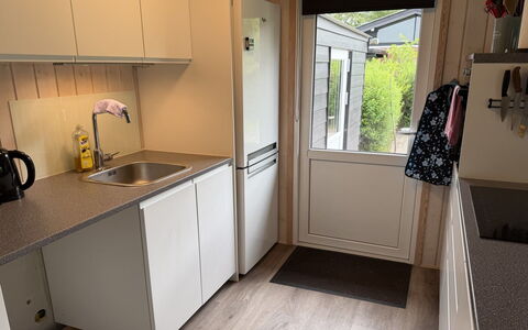 Melisande - from the Sea: Küche, Küchengerät, Major Appliance, Countertop, Holz, Flooring, Spüle, Interior Design, Fussboden, Cabinetry
