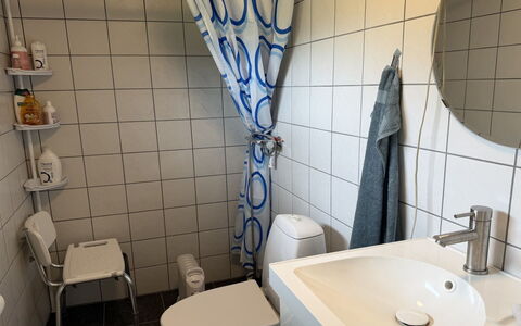 Melisande - from the Sea: Badezimmer, Armatur, Toilleten Sitz, Interior Design, Sinken, Flooring, Toilette, Bad Sink, Fussboden, Zapfhahn