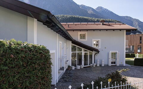 Villa 10: Wohngebiet, Haus, Zuhause, Dach, Hütte, Estate, Steigung, Garten, Bauernhaus, Balkon