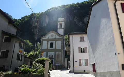 Lodrino Canyoning: Fenster, Fassade, Abstellgleis, Hütte, Schiebefenster, Farbe, Lärche