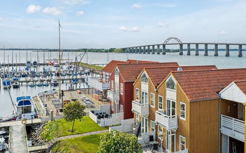 Riku - 15M from the Sea: Fenster, Fassade, Abstellgleis, Hütte, Schiebefenster, Farbe, Lärche