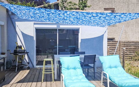 Impasse des Cabanons: Interior Design, Flooring, Fussboden, Decke, Wohnung, Schatten, Stuhl, Light Fixture, Lampe, Zimmerpflanze