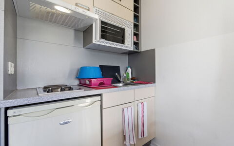 Virginia: Interior Design, Flooring, Fussboden, Decke, Wohnung, Schatten, Stuhl, Light Fixture, Lampe, Zimmerpflanze