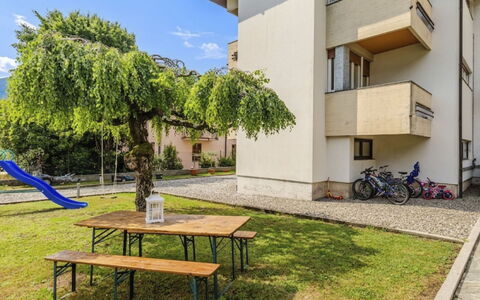 Casa Betulla: Interior Design, Flooring, Fussboden, Decke, Wohnung, Schatten, Stuhl, Light Fixture, Lampe, Zimmerpflanze