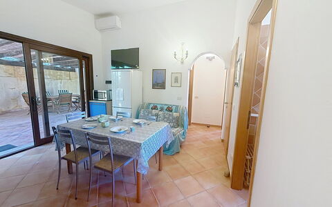 Villa del Mare: Interior Design, Flooring, Fussboden, Decke, Wohnung, Schatten, Stuhl, Light Fixture, Lampe, Zimmerpflanze