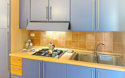 Villa del Mare: Interior Design, Flooring, Fussboden, Decke, Wohnung, Schatten, Stuhl, Light Fixture, Lampe, Zimmerpflanze