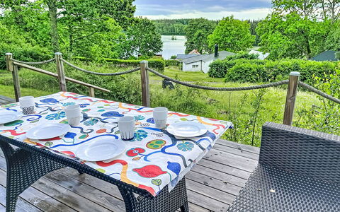 Sjöarpstugan: Möbel, Gartenmöbel, Tabelle, Stuhl, Tisch Im Freien, Küche & Esszimmer Tisch, Schatten, Freizeit, Garten, Kaffetisch