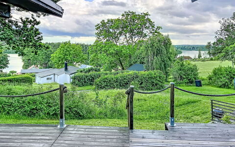 Sjöarpstugan: Grundstueck, Garten, Frühling, Rasen, Schatten, Walkway, Landscaping, Garten, Park