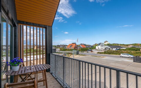 Ila - 350M from the Sea: Balkon, Planke