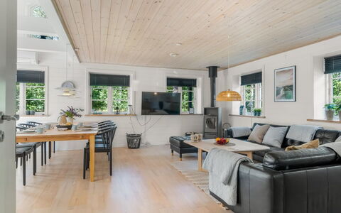 Stanko - 300M from the Sea: Holz, Flooring, Decke, Interior Design, Holzboden, Zuhause, Fussboden, Möbel, Hartholz, Wohnzimmer