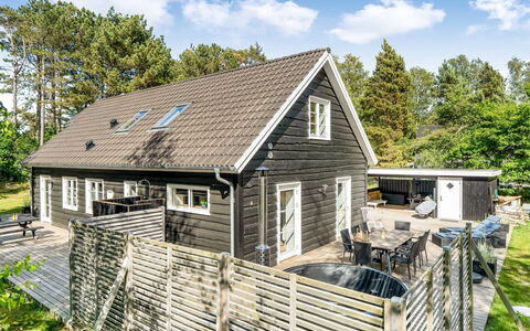 Stanko - 300M from the Sea: Haus, Hütte, Zuhause, Abstellgleis, Gartenbauten, Blockhaus, Planke, Hartholz, Bauernhaus, Veranda