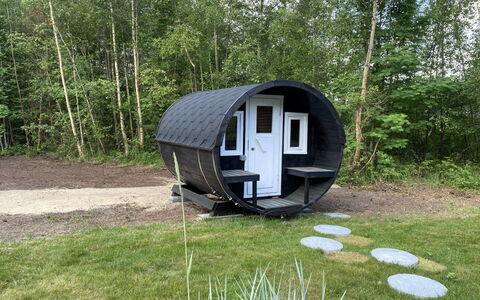 Stanko - 300M from the Sea: Garten, Hinterhof, Garten, Gartenbauten, Schuppen, Landscaping, Blockhaus, Outdoor Struktur, Abstellgleis