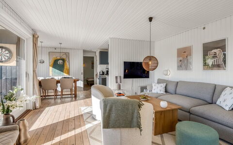 Blagica - 600M from the Sea: Holz, Flooring, Interior Design, Fussboden, Zuhause, Möbel, Decke, Wohnzimmer, Couch